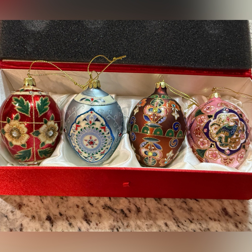 2014 Joan Rivers Collection Elegant Holiday Ornament Set - Red, Blue, Brown,Pink